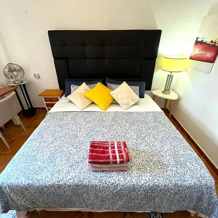 Alcamar Privada Con Areas De Sala, Cocina Y Bano Que Se Comparten Cerca Al Mar! Alcala (Tenerife)