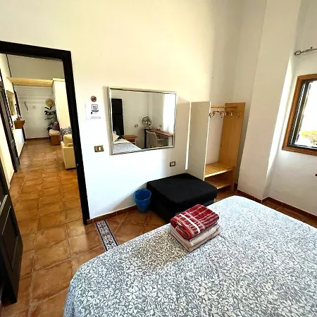 Alcamar Privada Con Areas De Sala, Cocina Y Bano Que Se Comparten Cerca Al Mar! * Alcala (Tenerife)