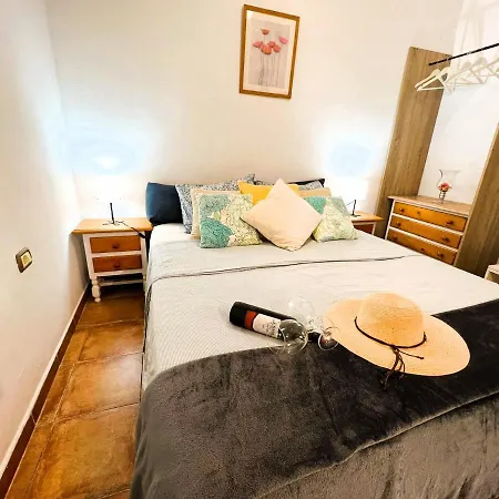 Alcamar Privada Con Areas De Sala, Cocina Y Bano Que Se Comparten Cerca Al Mar! *