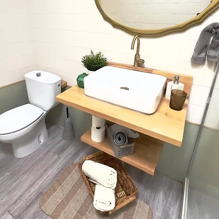 Alcamar Privada Con Areas De Sala, Cocina Y Bano Que Se Comparten Cerca Al Mar! *