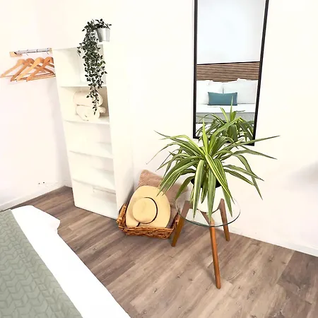 Alcamar Privada Con Areas De Sala, Cocina Y Bano Que Se Comparten Cerca Al Mar! Alcala (Tenerife)