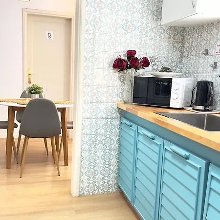 Alcamar Privada Con Areas De Sala, Cocina Y Bano Que Se Comparten Cerca Al Mar!