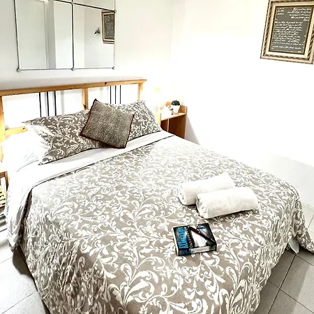 Alcamar Privada Con Areas De Sala, Cocina Y Bano Que Se Comparten Cerca Al Mar! *