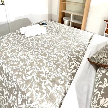 Alcamar Privada Con Areas De Sala, Cocina Y Bano Que Se Comparten Cerca Al Mar!