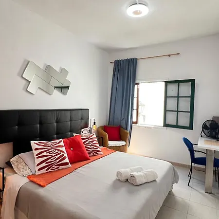 Alcamar Privada Con Areas De Sala, Cocina Y Bano Que Se Comparten Cerca Al Mar! *