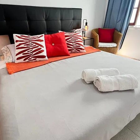 Alcamar Privada Con Areas De Sala, Cocina Y Bano Que Se Comparten Cerca Al Mar! Alcala (Tenerife)