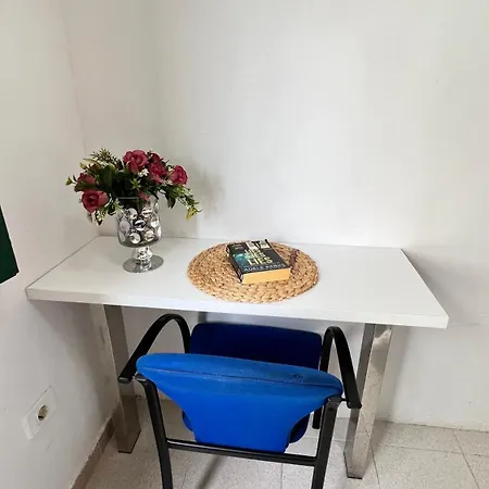 Проживание в семье Alquiler De Privada Con Areas De Sala, Cocina Y Bano Que Se Comparten Cerca Al Mar!